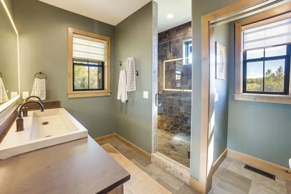 3 Mi to Dtwn Red Lodge: Mtn-view Home w/ Hot Tub