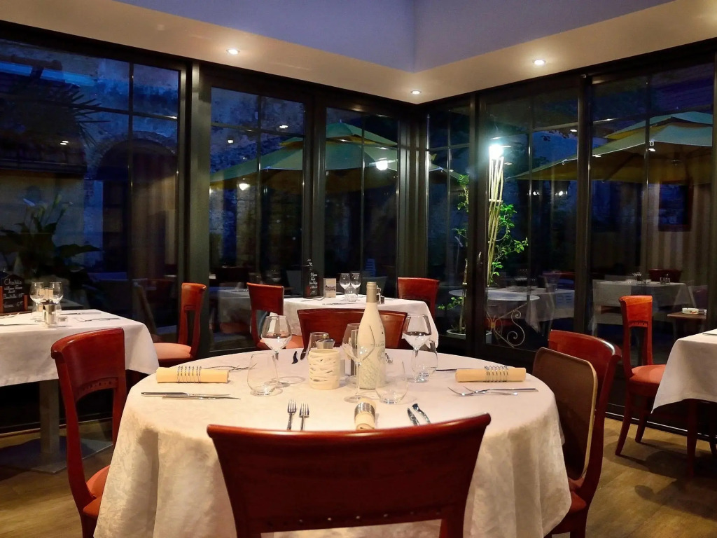 Logis Hôtel & Restaurant - Les Hauts de Montreuil