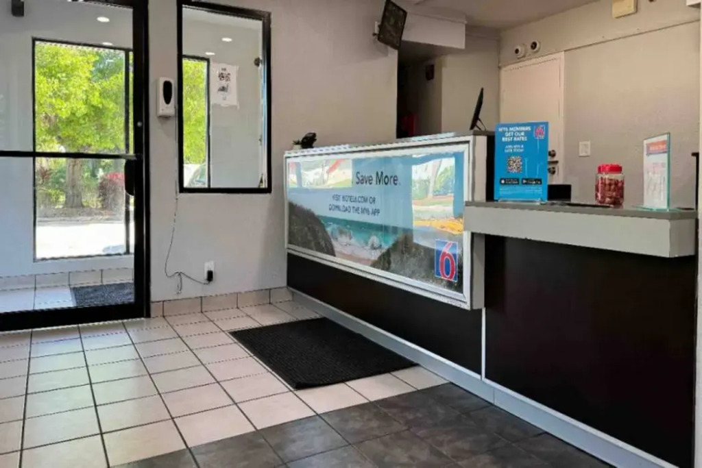 Motel 6-Bradenton, FL