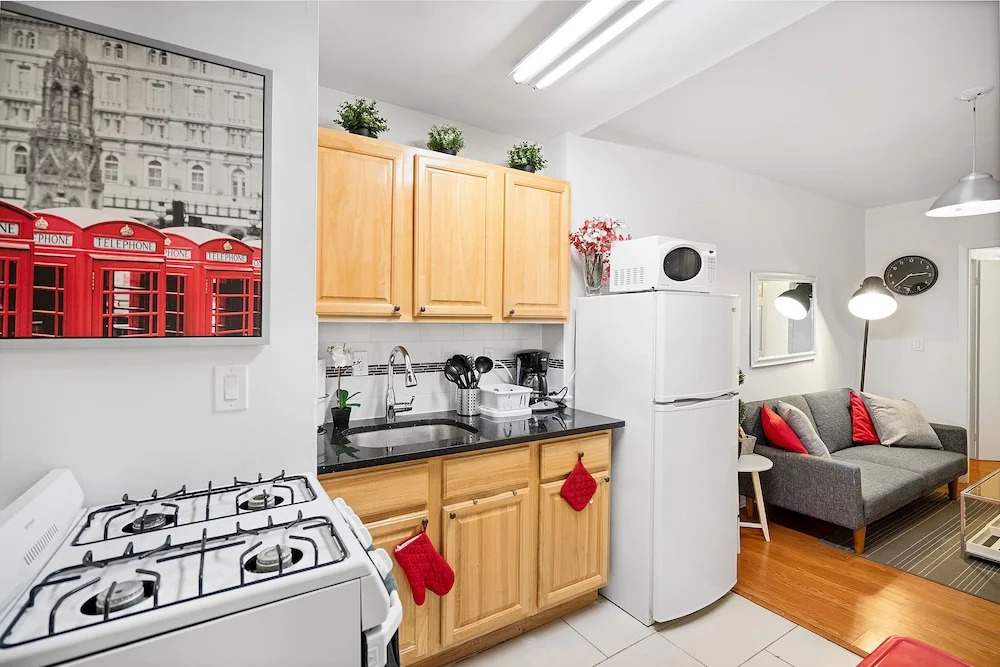 Chelsea Condo - Near Restaurants, Shops, & Trains