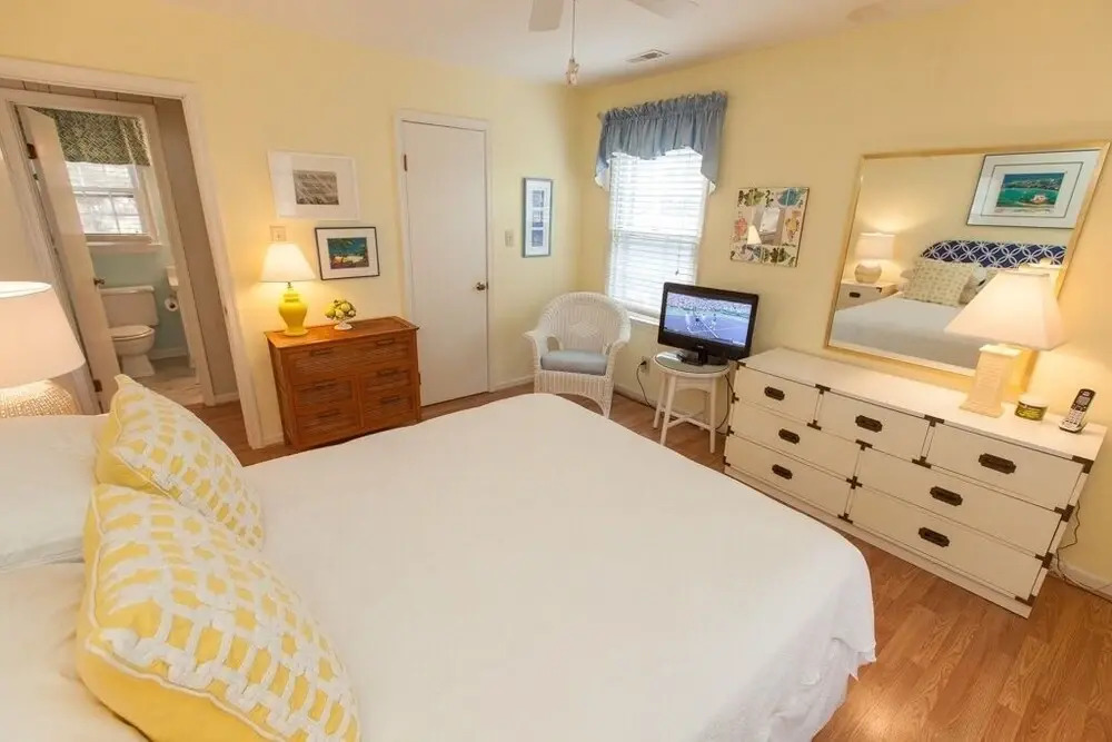 117 55.5 Street Home 2 Bedrooms 2 Bathrooms Home