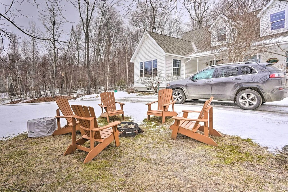 West Dover Getaway w/ Hot Tub: Near Mt Snow!
