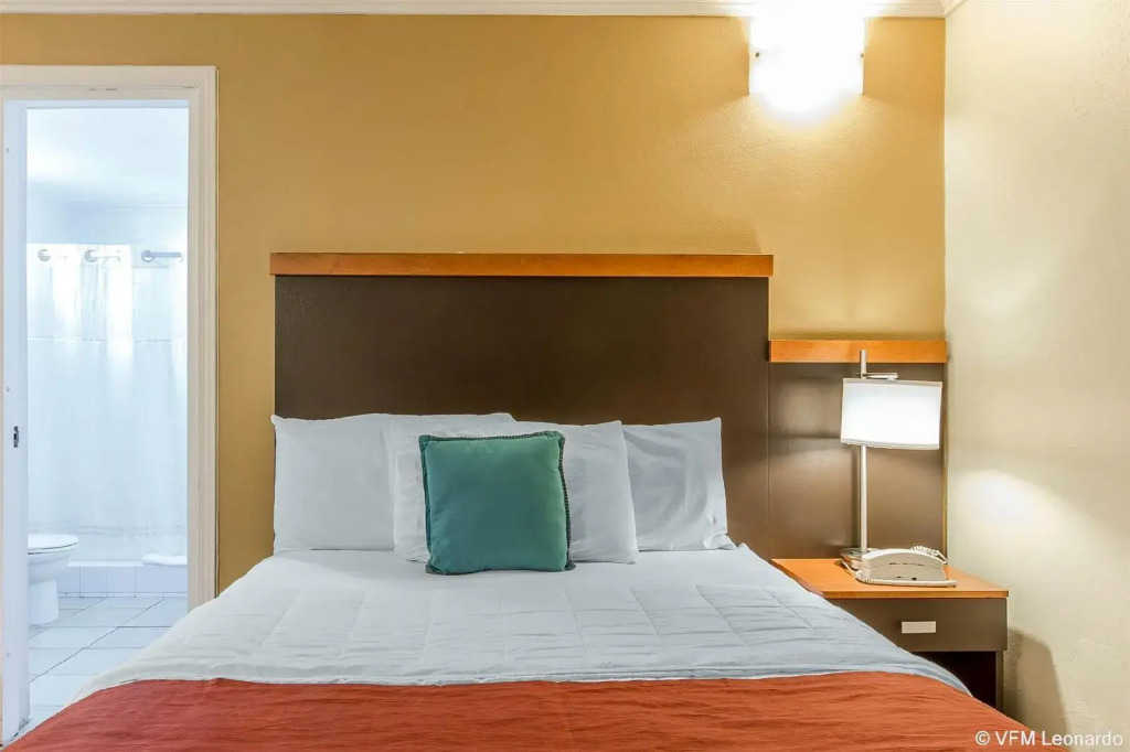 Le Consulat, an Ascend Hotel Collection Member