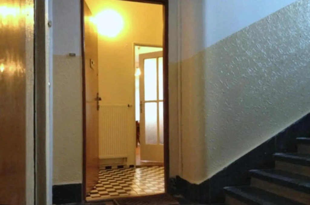 Apartment Sedlčanská - You Will Save Money Here - equipped with antique furniture