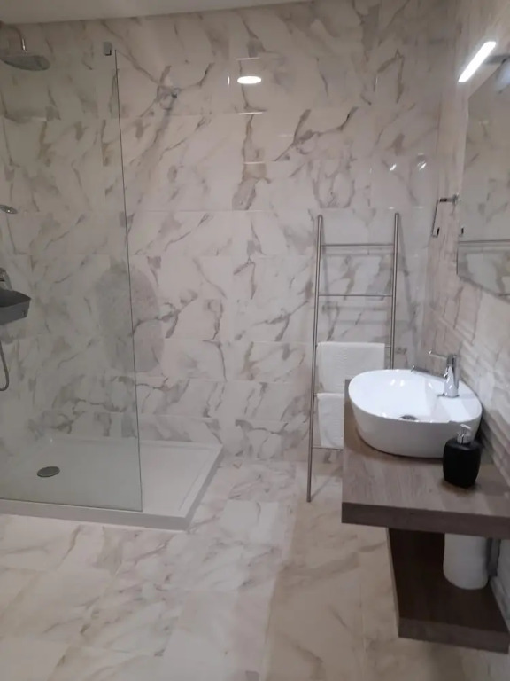 Hall 92 Quartos com WC em moradia com piscina A-das-Lebres Loures