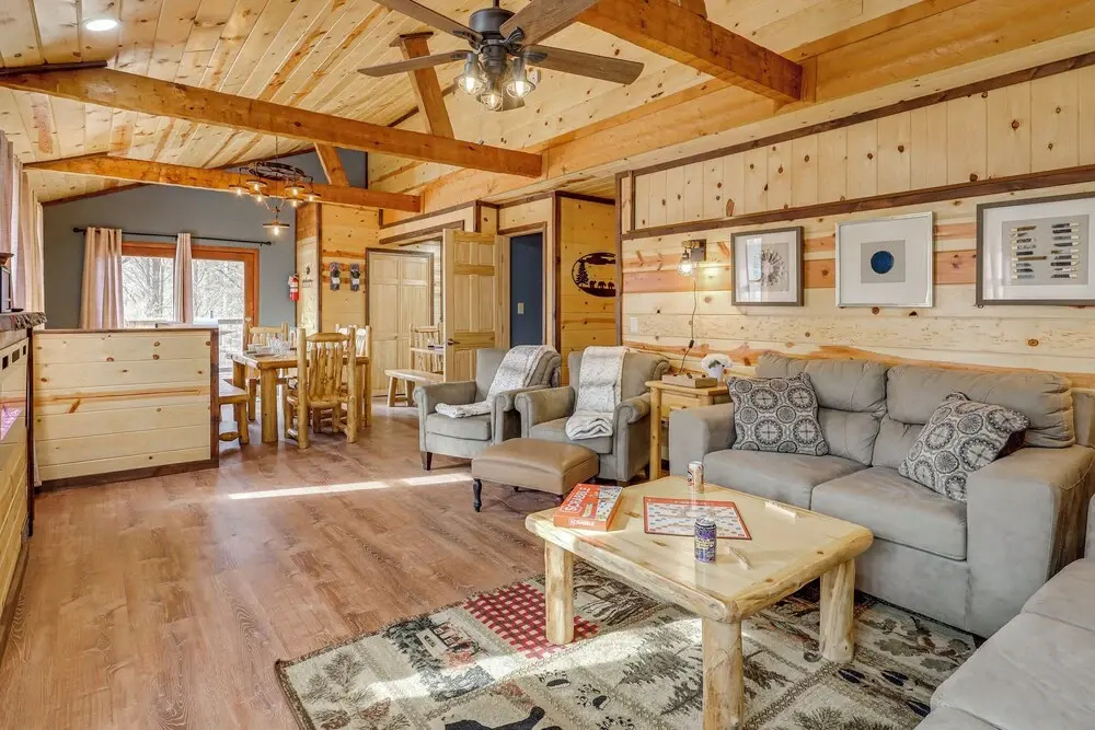 Hot Tub + Game Room: Gatlinburg Family Cabin!