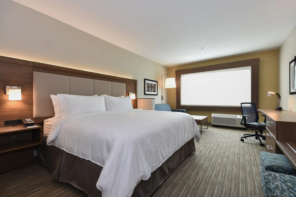 Holiday Inn Express & Suites Charlotte - Ballantyne by IHG