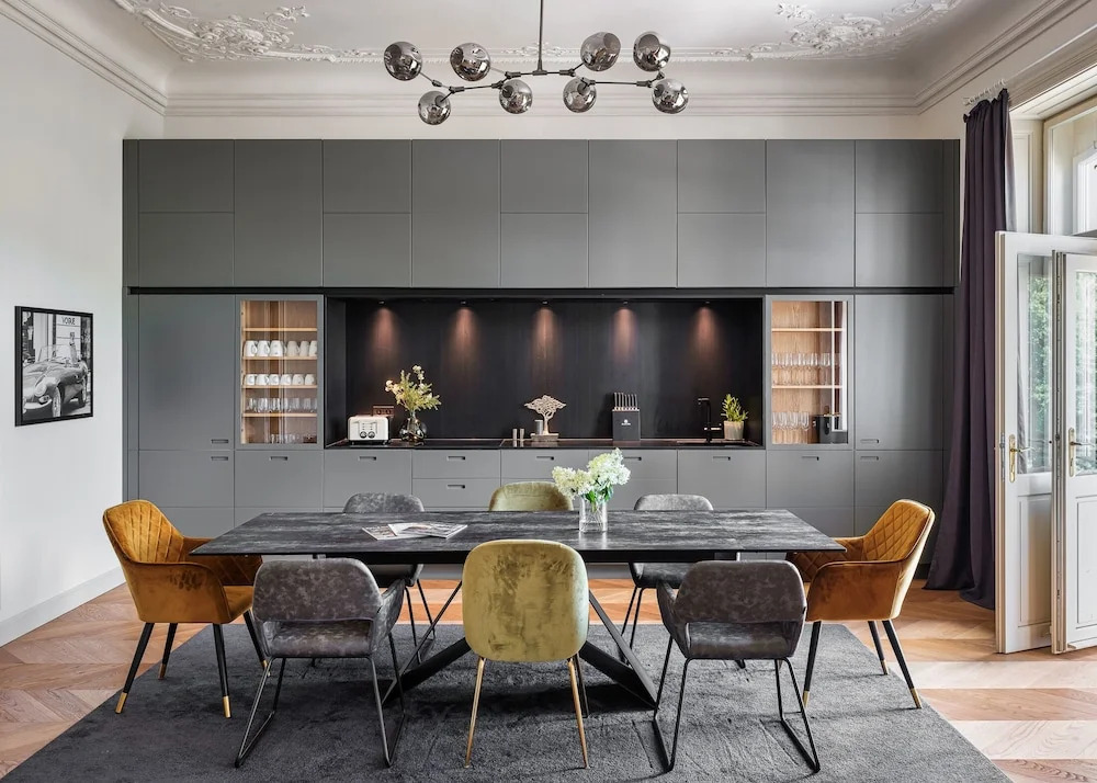 MN6 Luxury Suites by Adrez