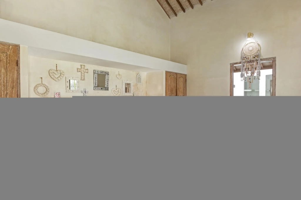Villa Putih in Kuta with 4 bedrooms and 3 bathrooms