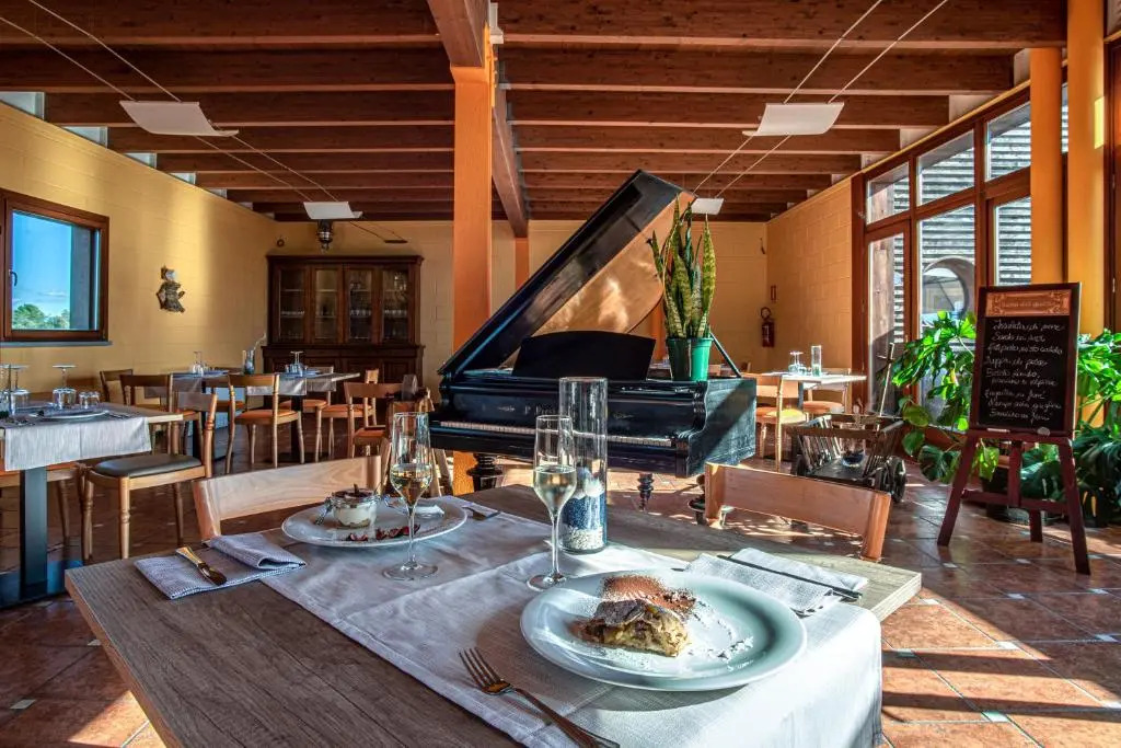 Hotel Caneo