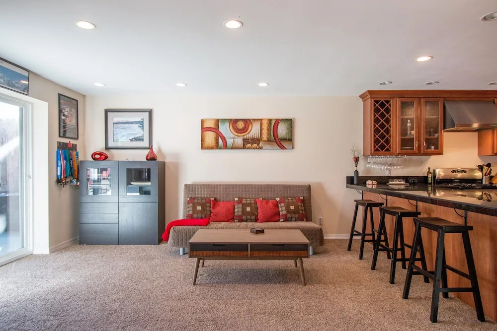 Northern Daylights 1 Bedroom Home by RedAwning
