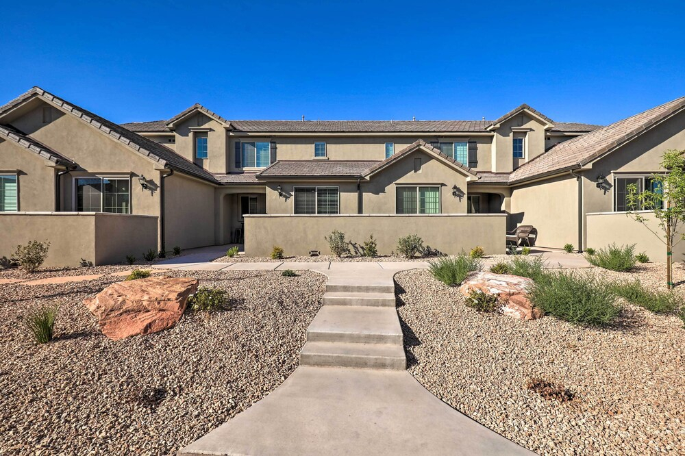 St George Area Townhome w/ Patio + Pool Access