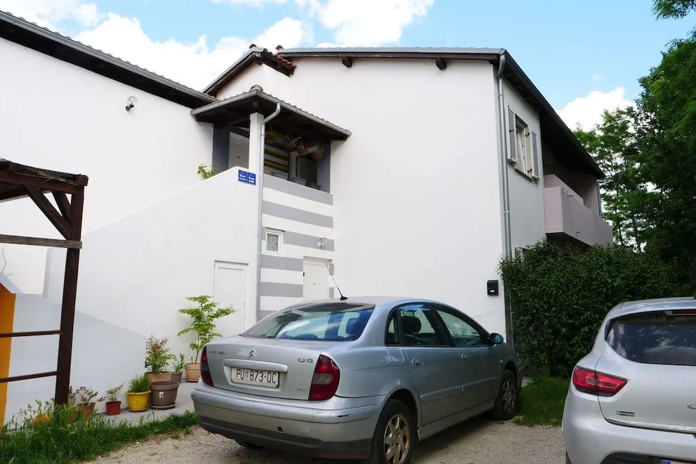 Apartment and Rooms Vilma