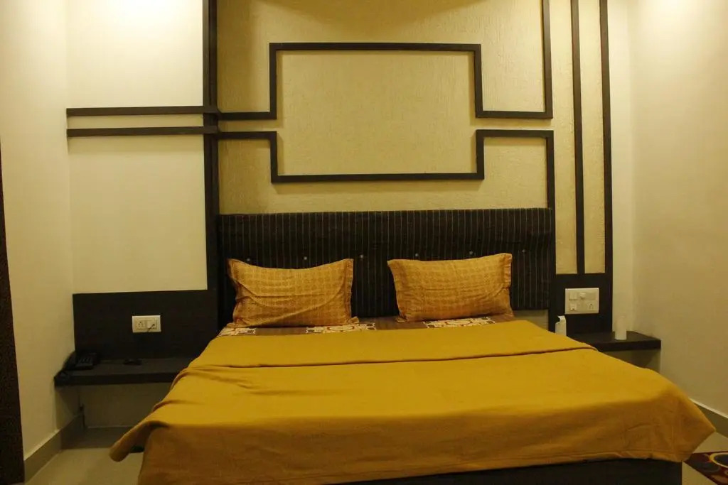 Hotel Shiv lake