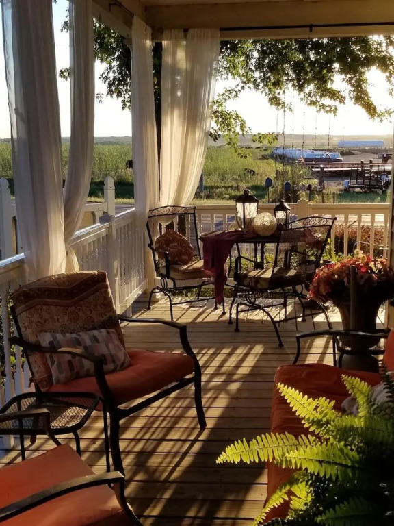 Vintage Charm Bed and Breakfast Hotel