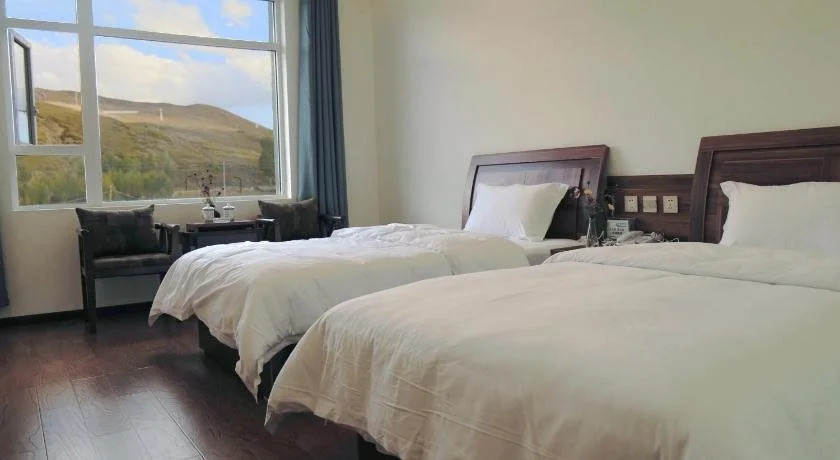 October Daocheng Youth Hostel