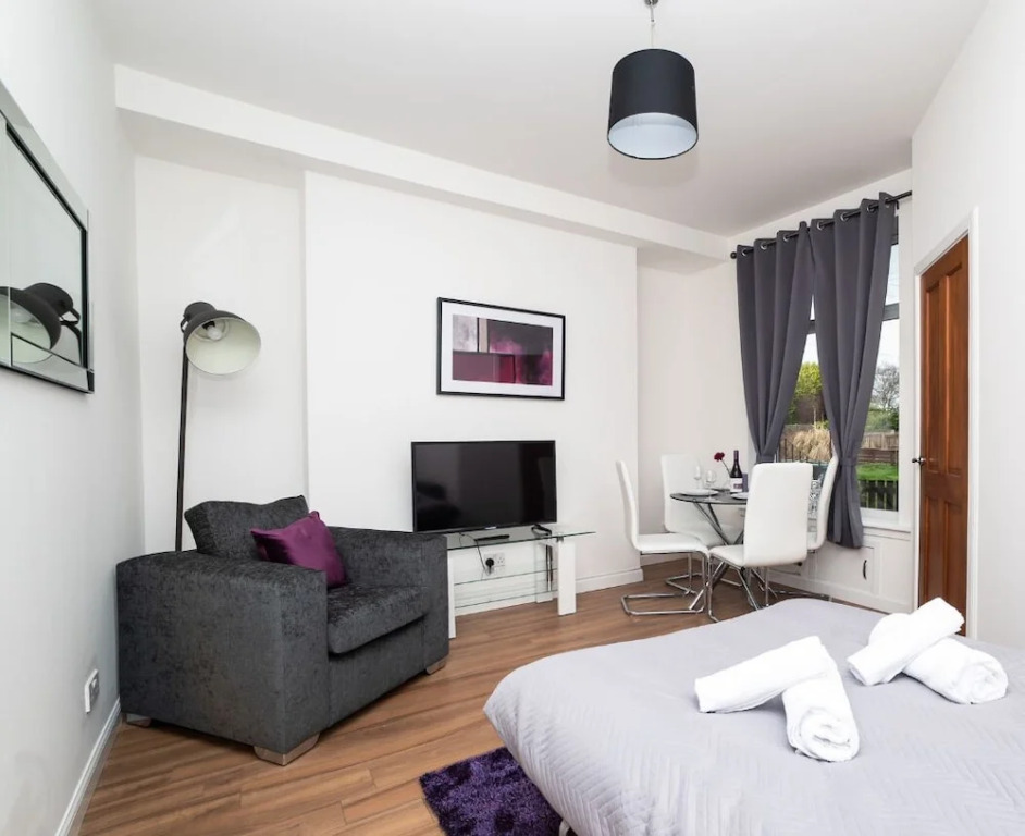 One Bedroom Apartment by Klass Living Serviced Accommodation Bellshill - Cosy  Apartment with WIFI  and Parking