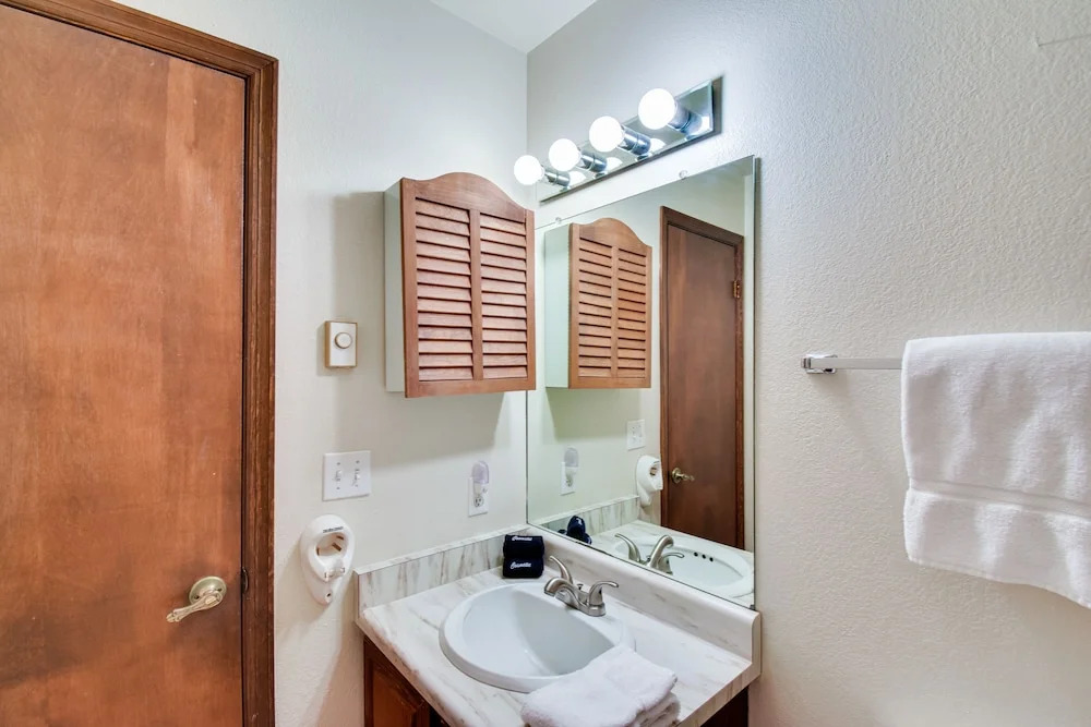 Central Steamboat Condo: Outdoor Hot Tub & Pool!