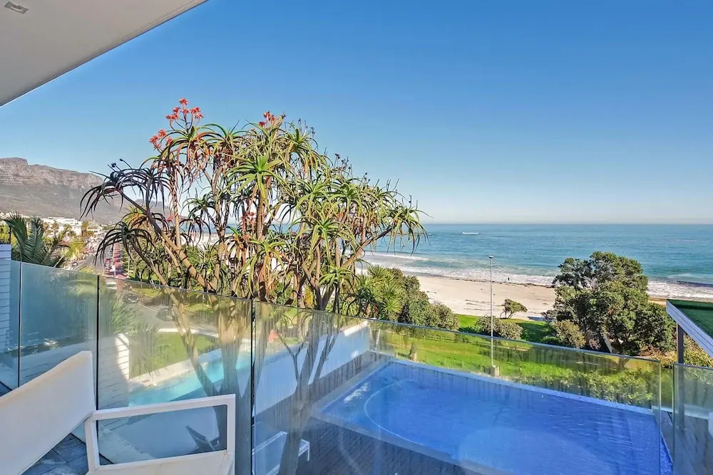 Villa Bleu Blanc in Camps Bay With Pool and Views