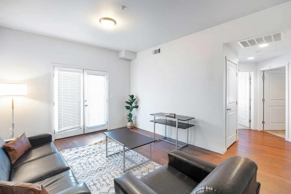 Spacious 3BR Apartment Central to All