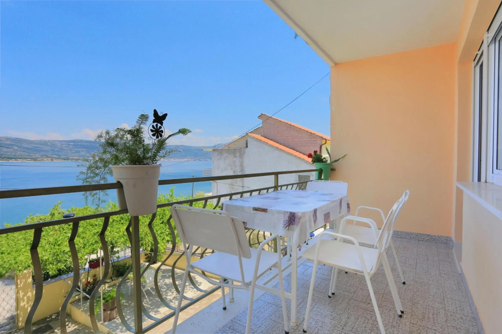 Apartments by the sea Arbanija, Ciovo - 18661