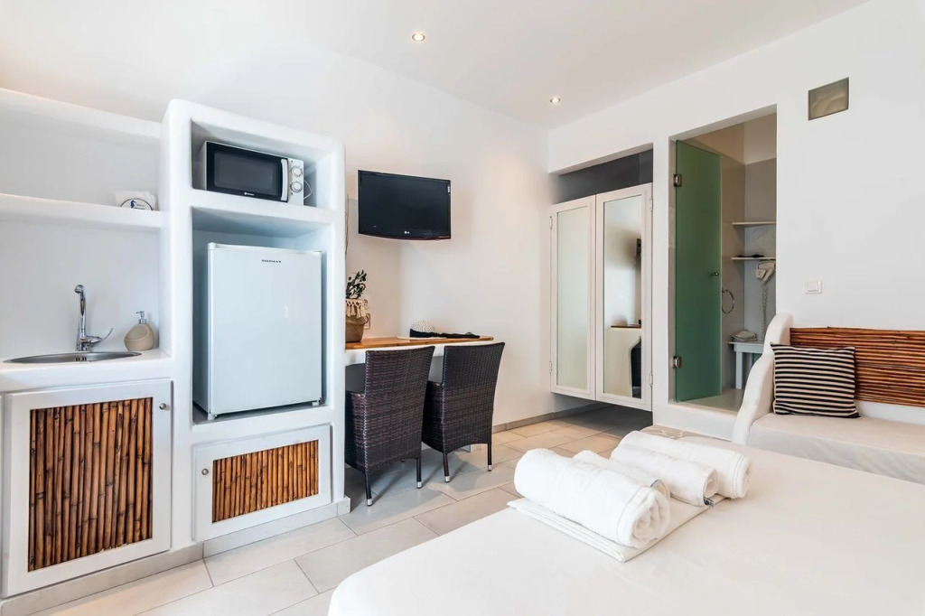 Niki Savvas Studio & Suites
