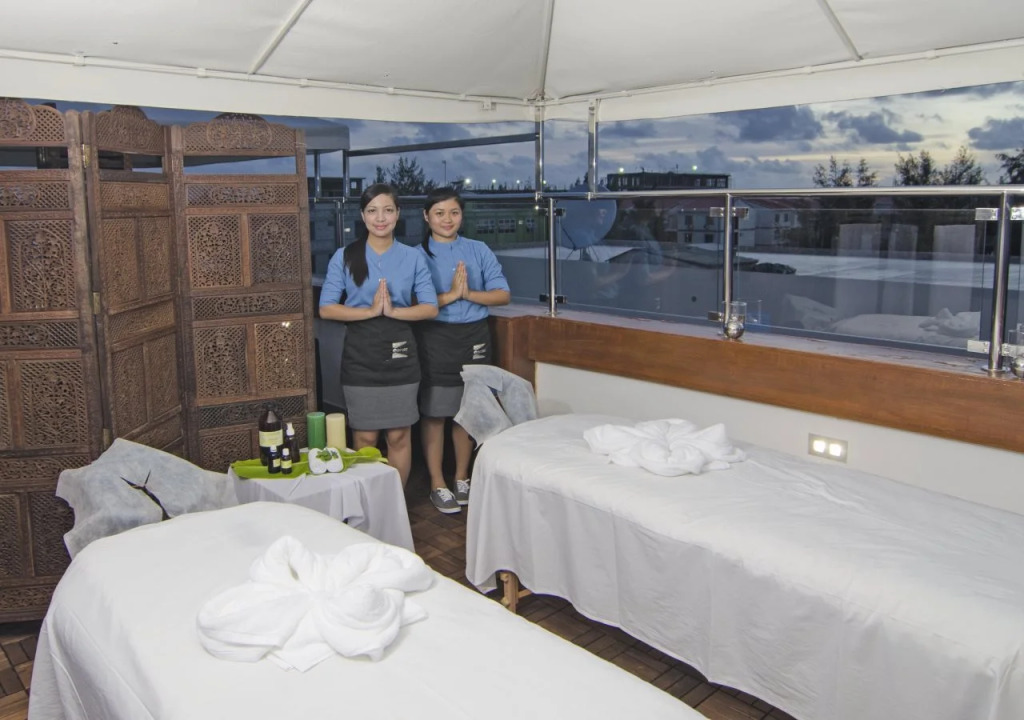 Airport Beach Hotel