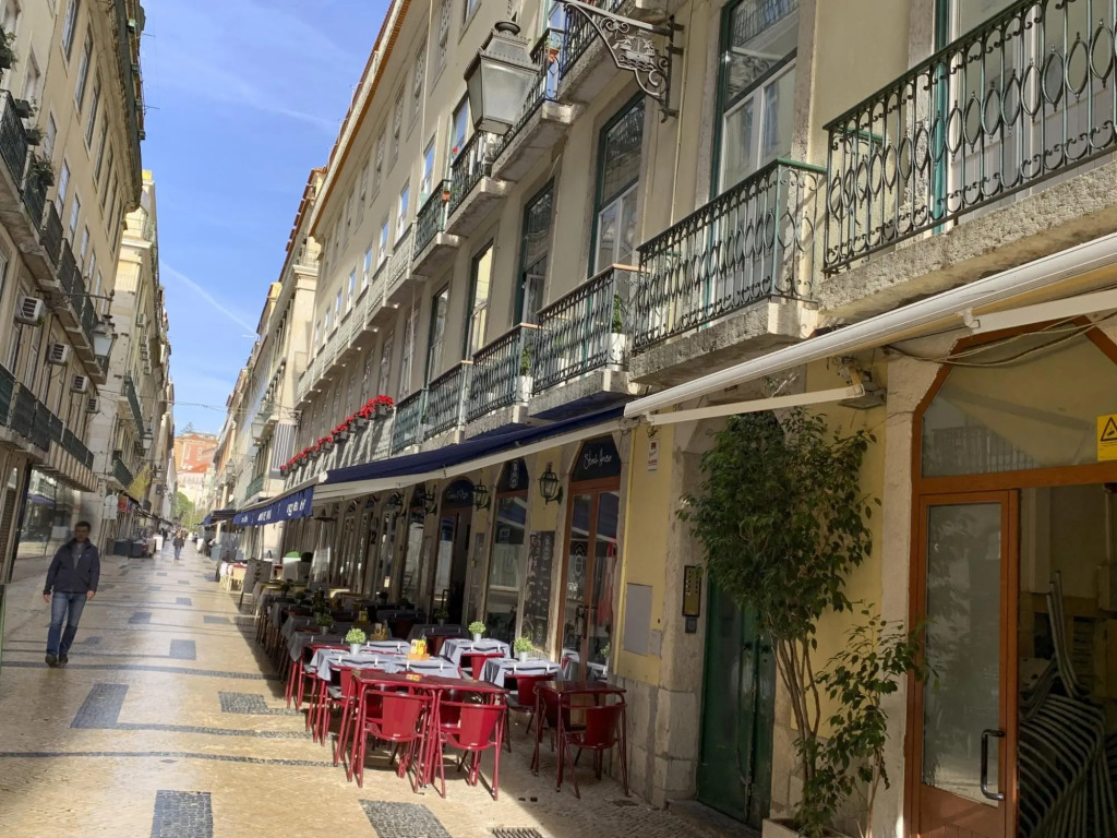 LV Premier Baixa CR2 lift, AC, center, balcony