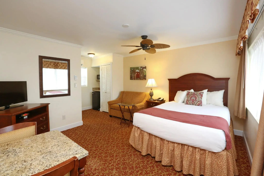 La Fiesta Ocean Inn & Suites