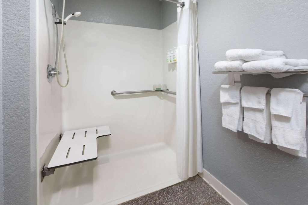 AmericInn by Wyndham Grinnell
