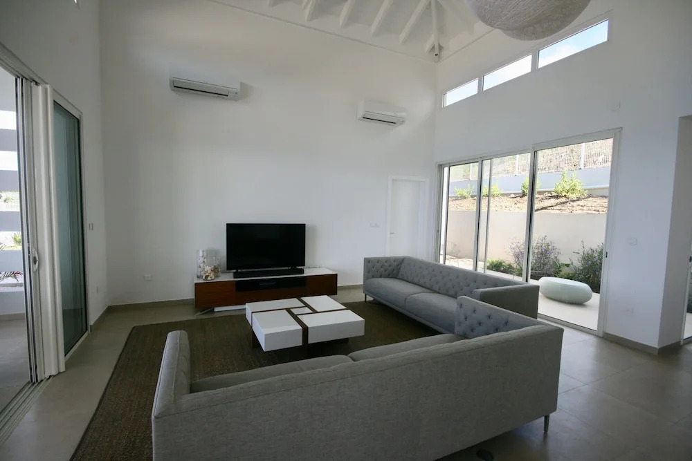 Villa Aqua by Island Properties Online