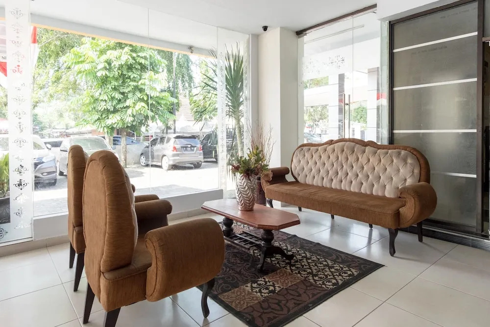 RedDoorz Plus near Cambridge City Square 2 Medan
