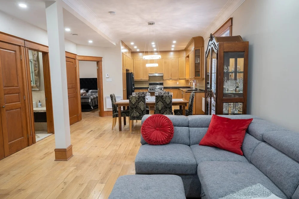 Chic 2BR near Little Italy 5min to Metro