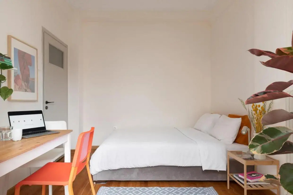 Studio with sunny balcony in Exarcheia
