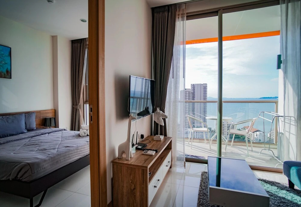 Riviera 1BR Sea View 2605 by Pattaya Holiday