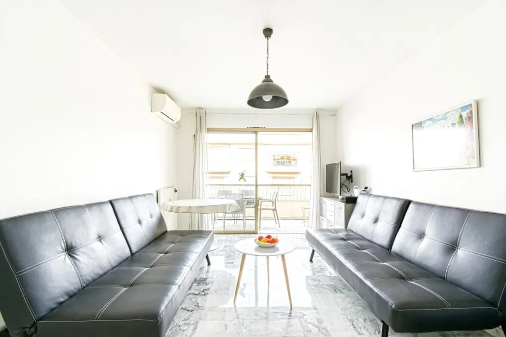 Bright Apartment near Croisette with terrace and parking by GuestReady