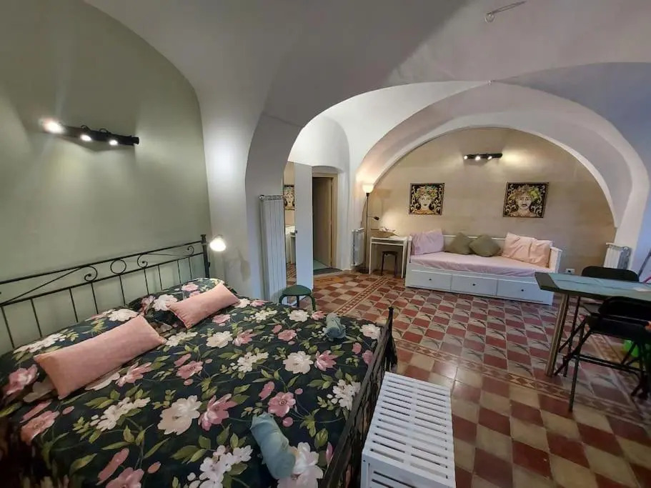 Via Vastea 43, tra il barocco e il mare