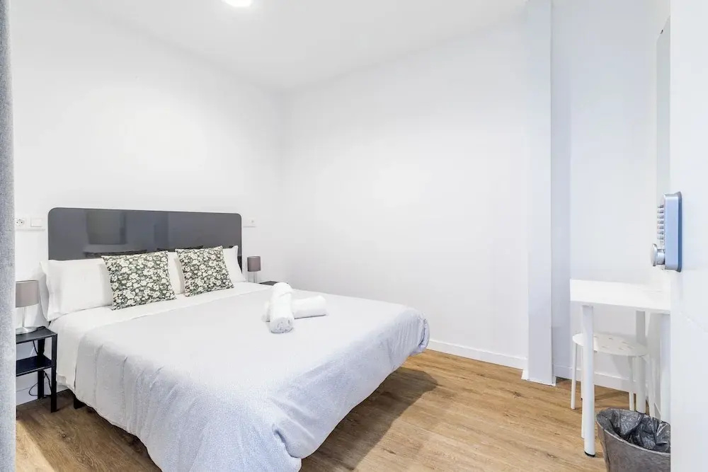 AYZ Princesa-Auto check-in property
