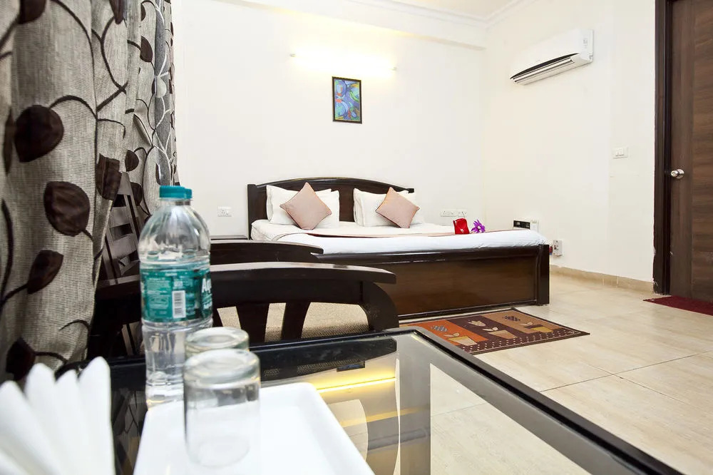 OYO 441 Hotel Mascot
