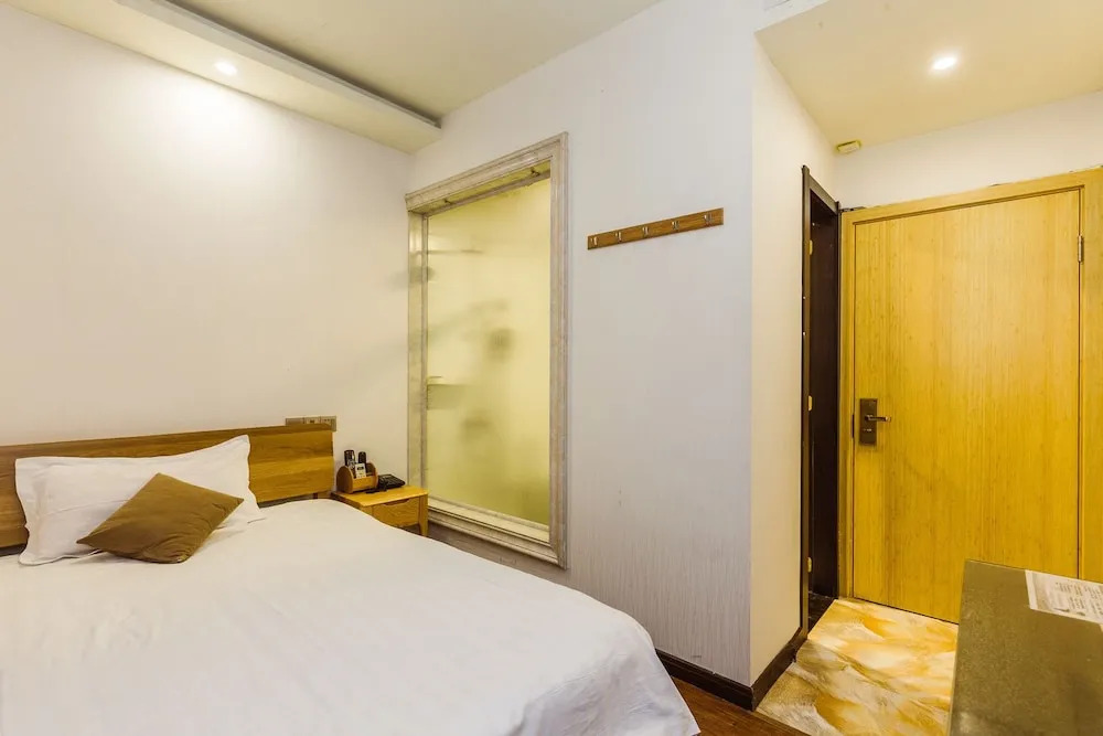 J Hotel