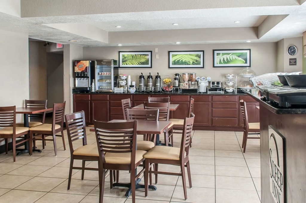 Отель Garner Albuquerque Airport by IHG