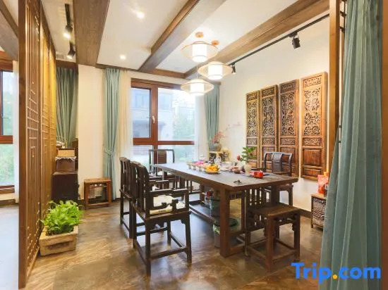 Wuyuan Fangzi Tea Homestay (Wuyuan High-speed Railway Station Xiangao Ancient City Branch)