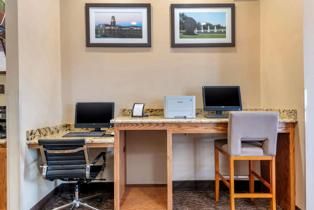 Comfort Suites - University