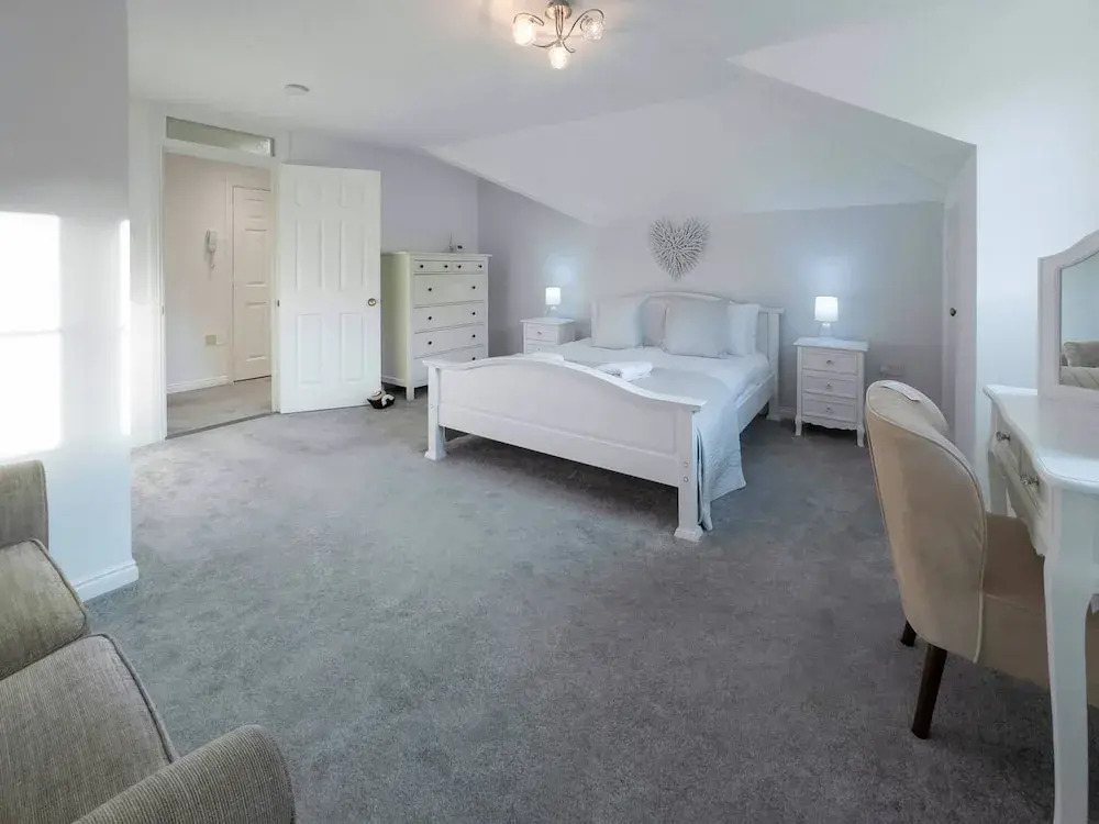 Elegant 2BR Broadstairs Coastal Escape by Adliv