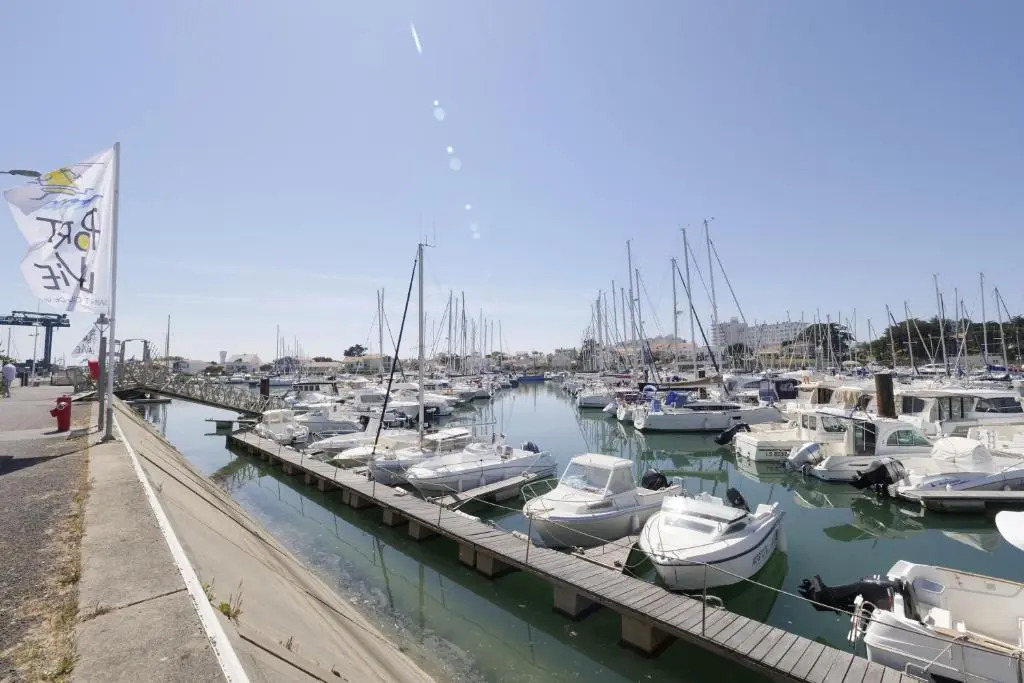 Un appartement sur la marina de St-Gilles