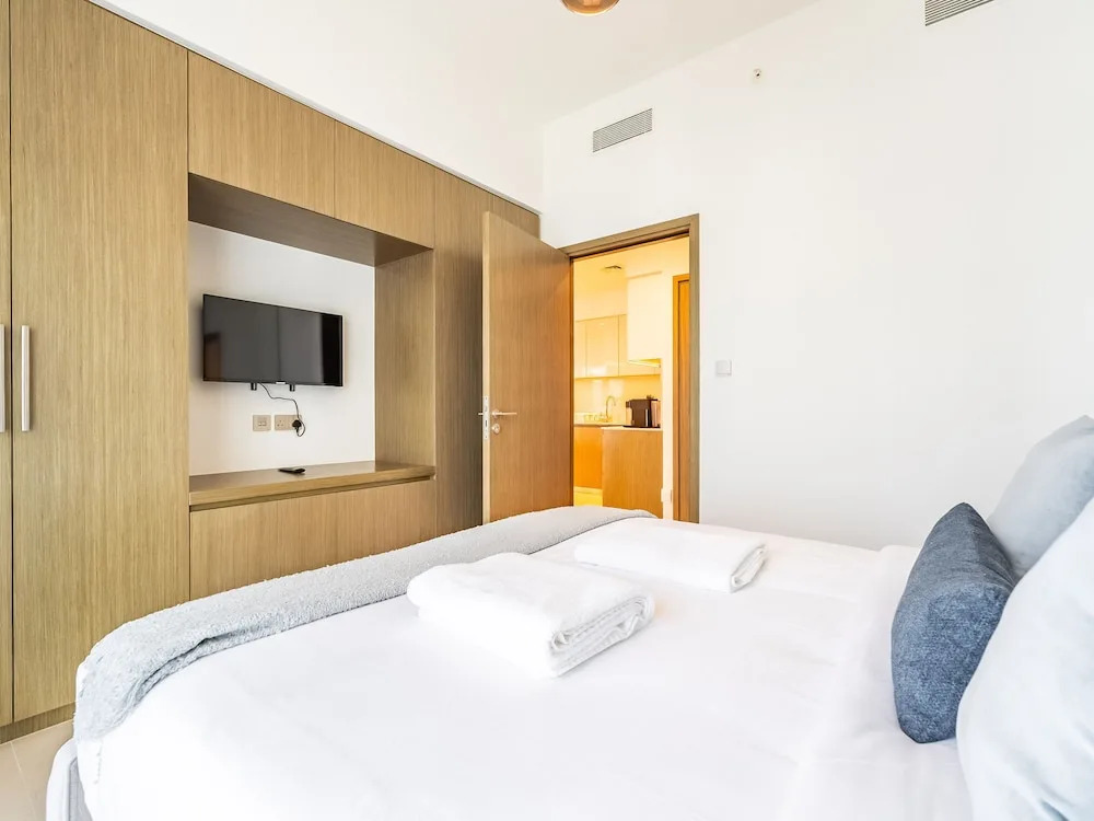 Cityscape Splendor Lavish 1BR Uptown
