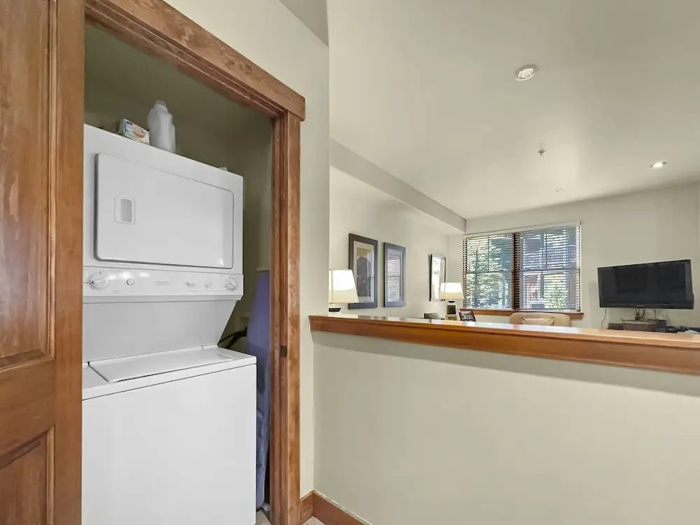 Ca2103 The Cache 3 Bedroom Condo by RedAwning