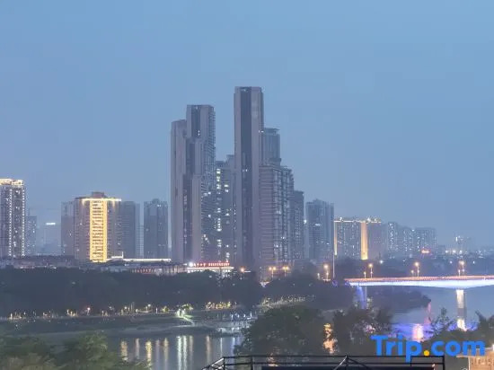 The Andaman Star Trek Hotel (3rd Street, two alleys, Chaoyang Plaza, Nanning)