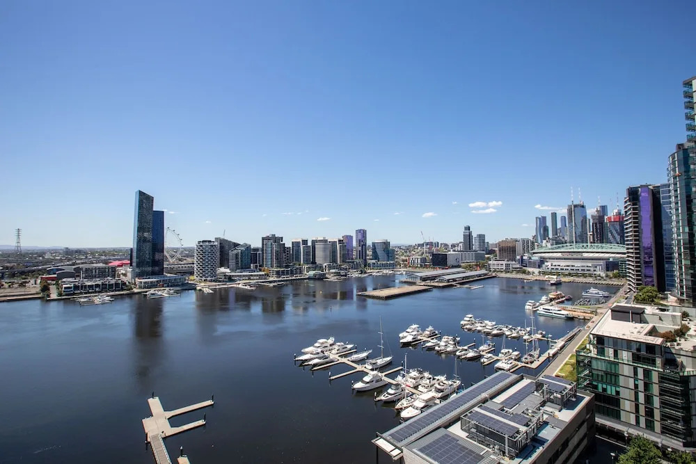 Central Melbourne 2br2bt APT on Collins St+parking