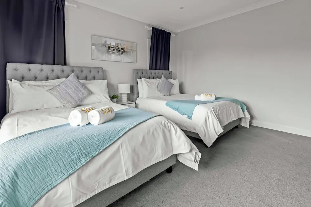 StayAU Contemporary 5BRM Families Home Point Cook